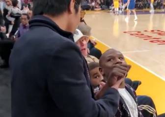 El saludo que le dedicó Mayweather a Pacquiao a pie de pista durante el Lakers-Warriors