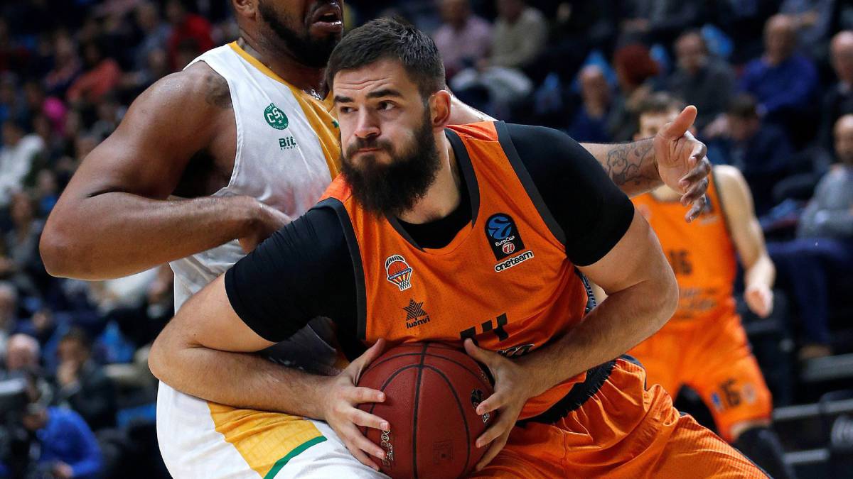 Bojan Dubljevic en un partido de la Eurocup 2018/19 entre Valencia Basket y Limoges