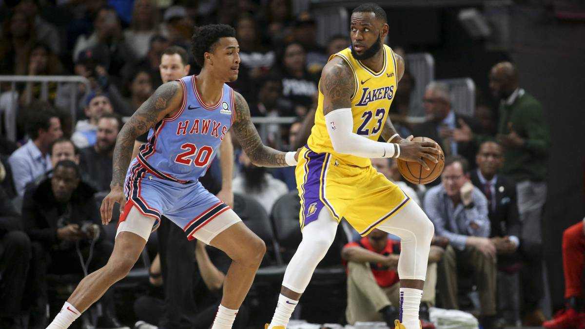 LeBron James y John Collins