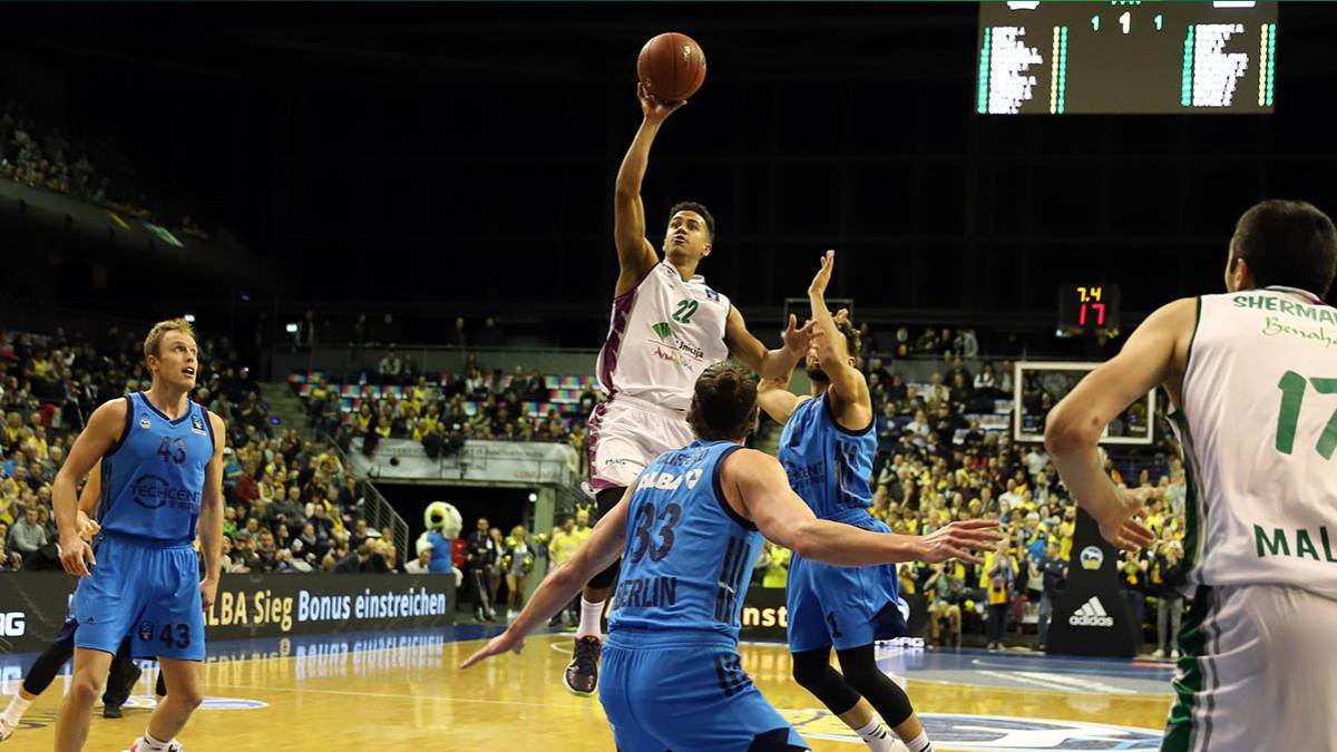 Lessort rescata al Unicaja y pone a tiro la semifinal