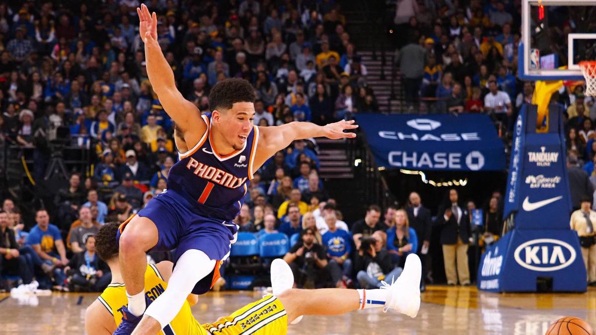Un Devin Booker sublime (37+8+11) asalta del Oracle Arena