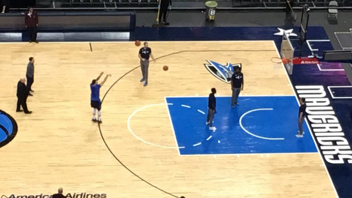 Luka Doncic practica tras el partido contra San Antonio Spurs.