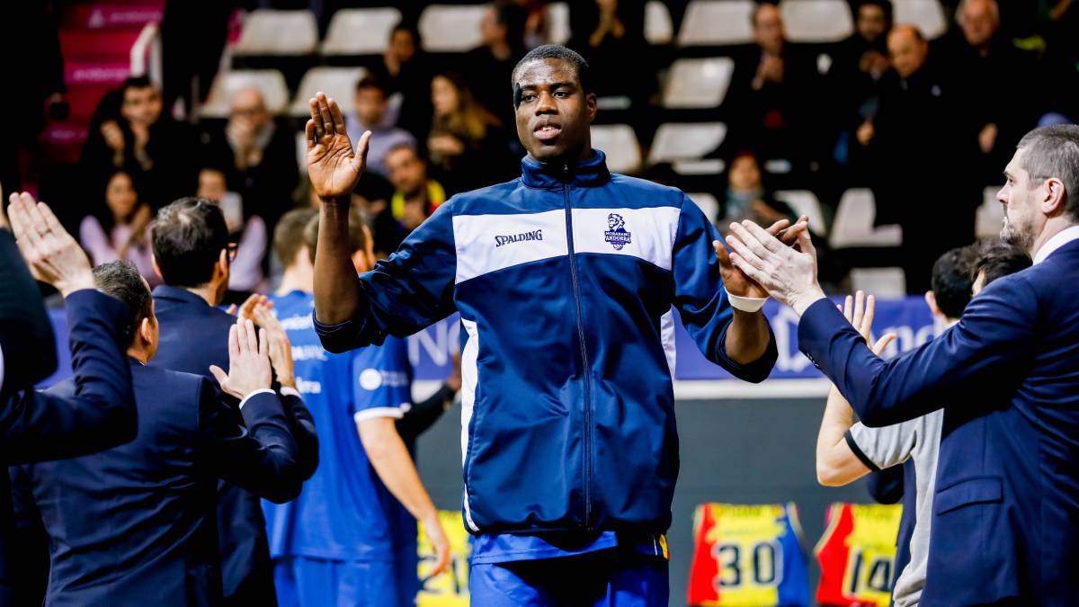 Diagne abandona el hospital tras descartar cualquier dolencia