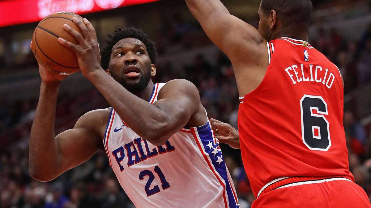 La rodilla de Joel Embiid hace saltar las alarmas en los Sixers