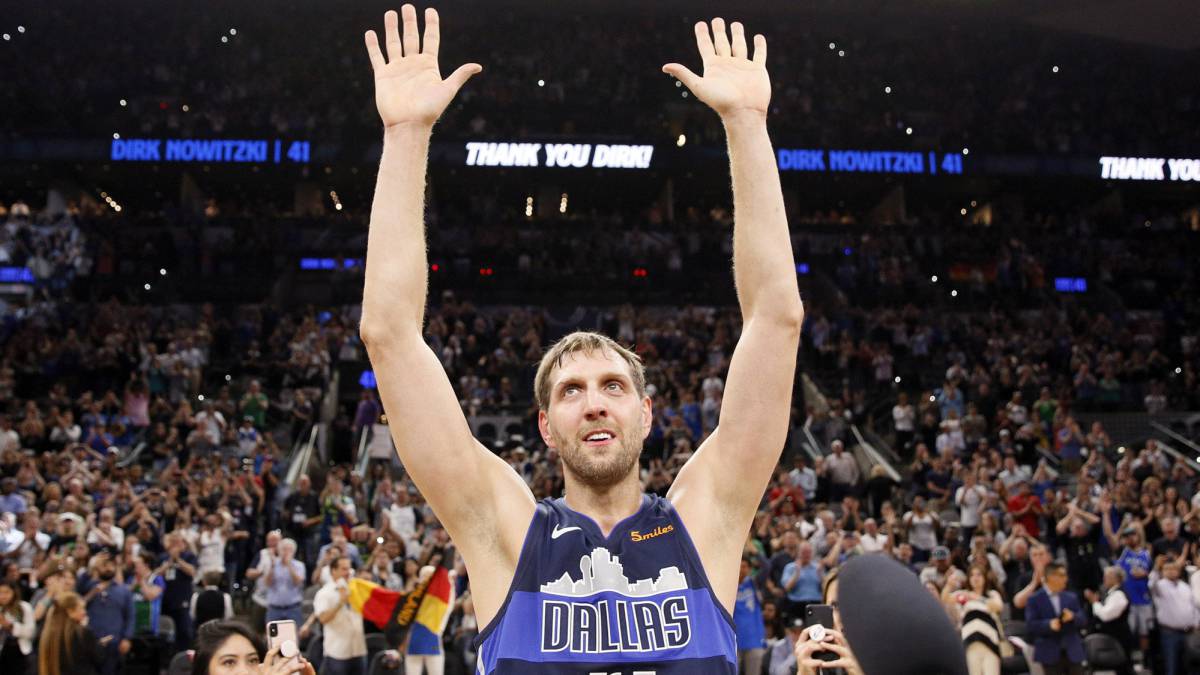 Dirk Nowitzki, durante su despedida de la NBA.