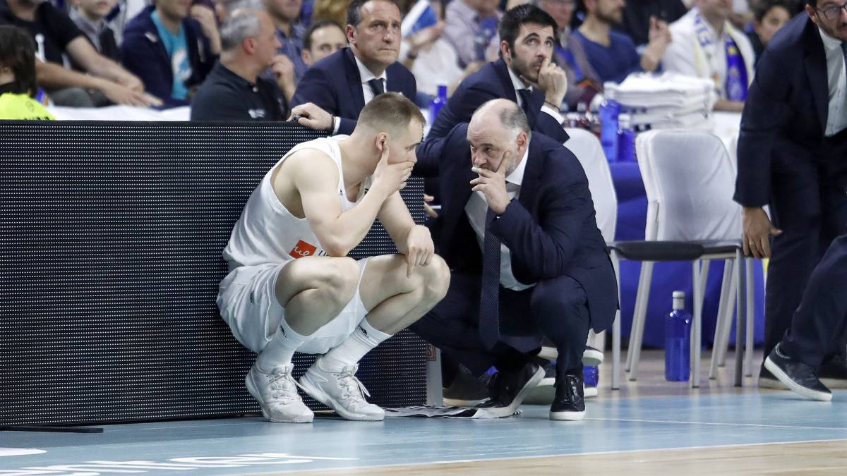 Pablo Laso habla con Prepelic durante el Real Madrid-Panathinaikos.