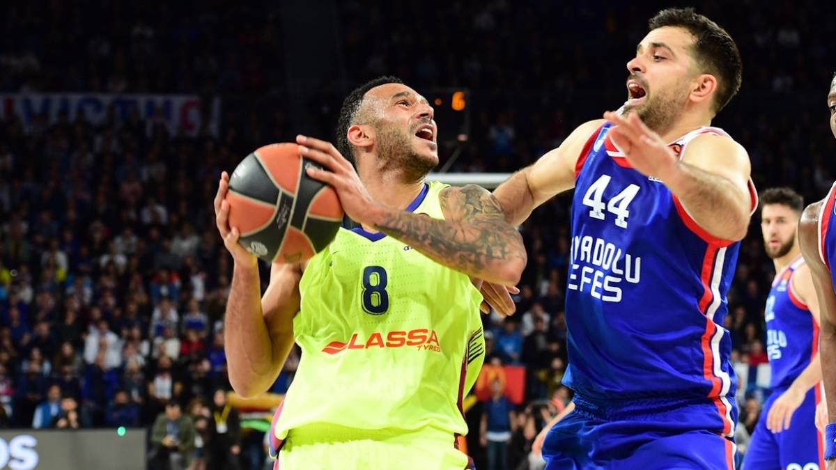 Resumen del EFES-Barcelona, Euroliga playoff (72-74): El Barça gana para empatar el cruce