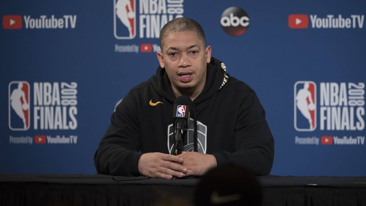 Pelinka se entiende con Lue y habrá segunda entrevista para entrenar a los Lakers