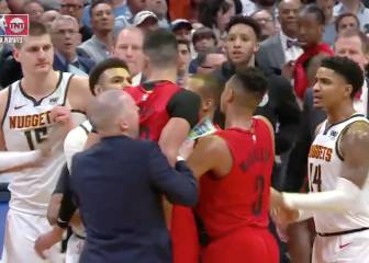 El empujón que acabó en pelea entre Kanter y Torrey Craig