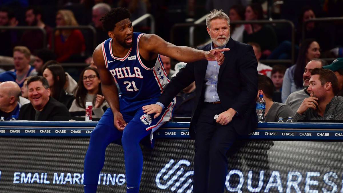 Embiid defiende a Brown: "La idea de que sea despedido es una m..."