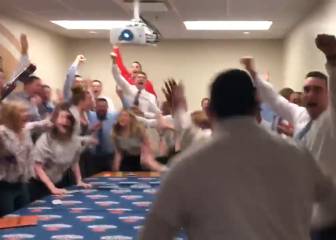 Locura en los Pelicans cuando les toca Zion: una mujer le pega a todo con el aplaudidor