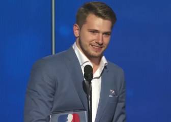 Emociona ver a alguien tan grande así: los nervios de Doncic al recibir el Rookie del año