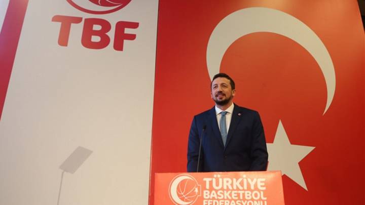 Turkoglu a la FIBA: "Vuestros árbitros le robaron el oro a mi equipo"