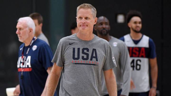 Steve Kerr, entrenador de Golden State Warriors, durante un entrenamiento con la selección de Estados Unidos.
