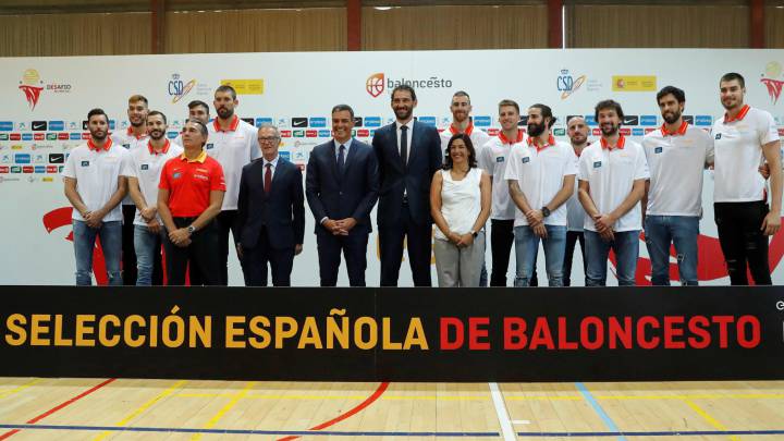 Pedro Sánchez despidió a una Selección con hambre de oro