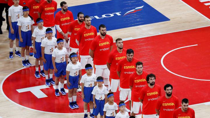 La Selección, durante los himnos nacionales.