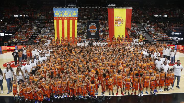 Valencia Basket presenta sus proyectos europeos y encumbra a Dubljevic de capitán