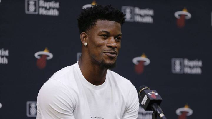 Butler se presenta de madrugada al primer entrenamiento