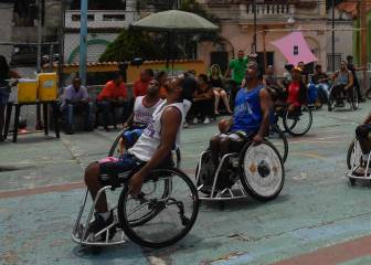 Baloncesto en silla de ruedas con fines solidarios