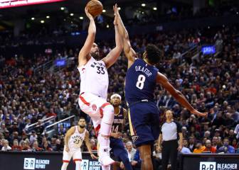 Marc y los Raptors celebran su título con una victoria eléctrica