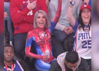 La 'cam' caza a fan disfrazada de Spiderman: Viral al instante