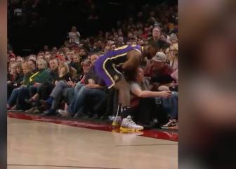 LeBron derriba a una vendedora en pleno partido y la reacción de la mujer ya se ha hecho viral...