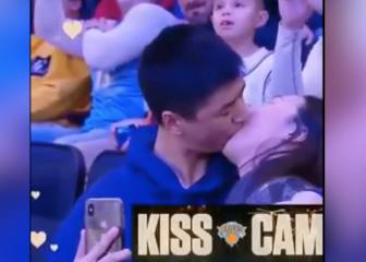 La mejor Kiss Cam y ellos ni se enteraron: El niño está atónito