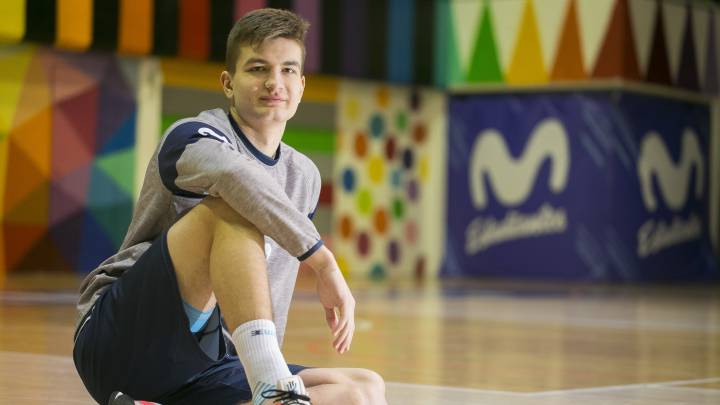 Dovydas Giedraitis posa para AS en el Magariños antes del derbi ante el Real Madrid.
