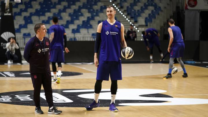 Víctor Claver, durante un entreno con el Barcelona