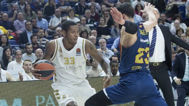 Trey Thompkins, ante el Kirolbet Baskonia.
