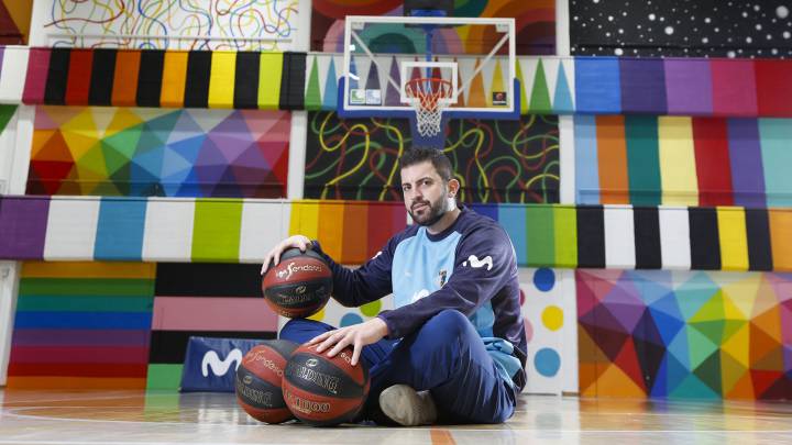 Javi Zamora, entrenador del Movistar Estudiantes, posa para AS en el polideportivo Antonio Magariños.