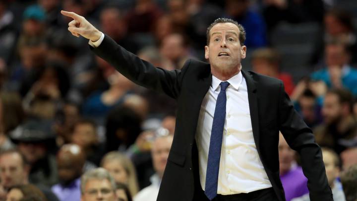 Kenny Atkinson, entrenador de Brooklyn Nets, durante un partido.