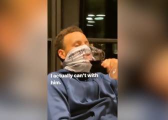 La insólita mascarilla de Curry: ¡bebe vino con ella puesta!