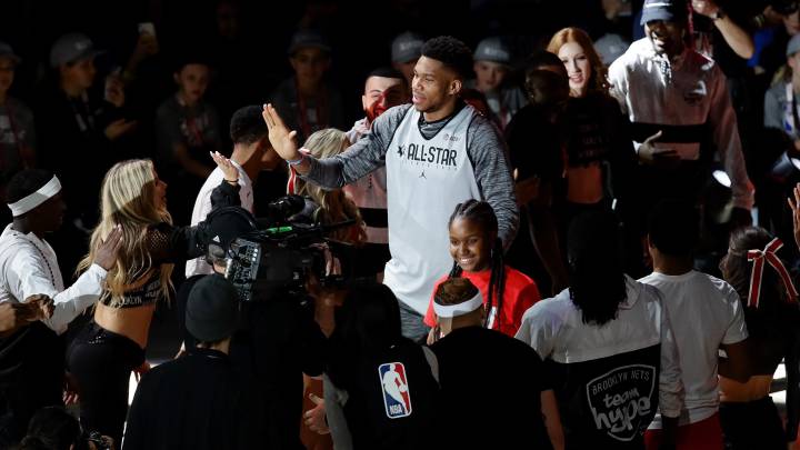 Giannis: "No tengo canasta en casa, no estoy practicando nada"