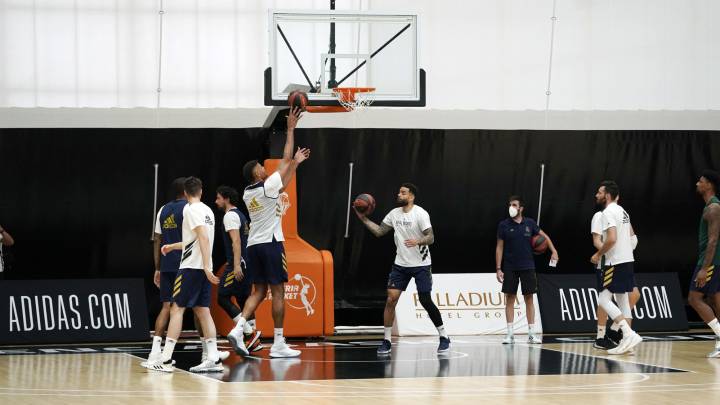 Tavares, en un entrenamiento en L'Alquería, con el resto de sus compañeros.