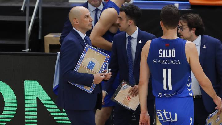 Joan Peñarroya, entrenador del San Pablo Burgos, durante el partido ante el Herbalife Gran Canaria.