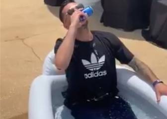 Redick se toma una cerveza de un trago para cumplir un reto