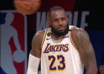 La reacción de LeBron tras recibir un pelotazo