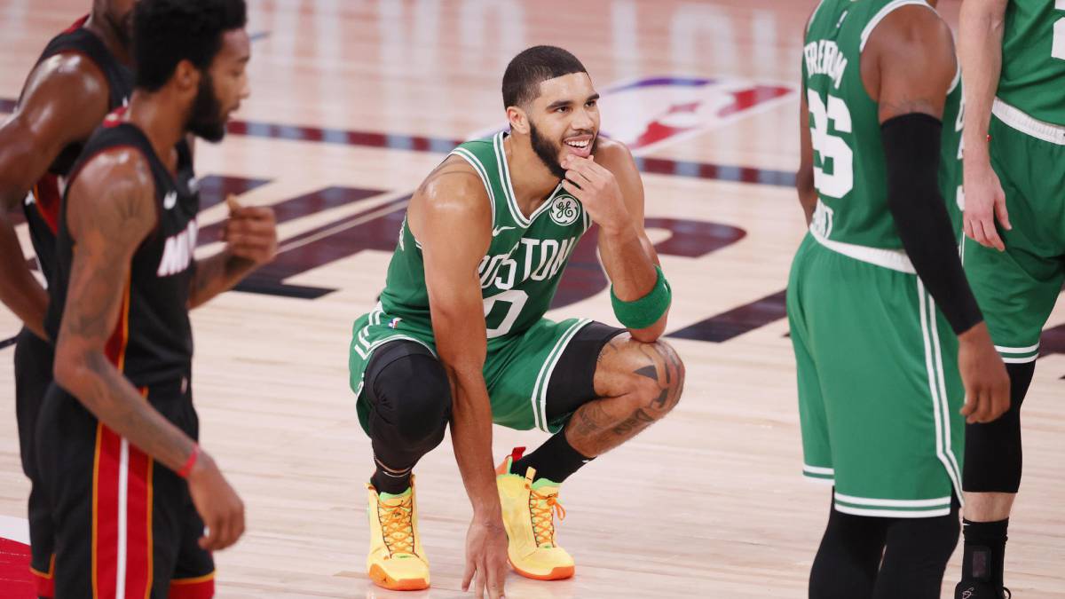 Jayson Tatum, durante el tercer partido de las finales de la Conferencia Este de los playoffs de la NBA 2020 que ha enfrentado a Miami Heat y a Boston Celtics