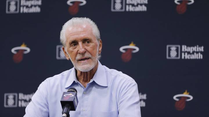 Pat Riley, de Miami Heat, durante una comparecencia