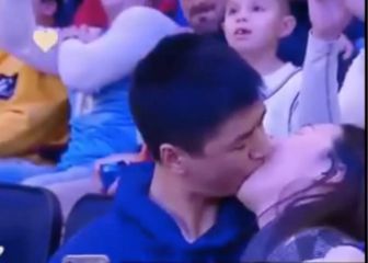 La escena más pasional de una kiss cam que hemos visto