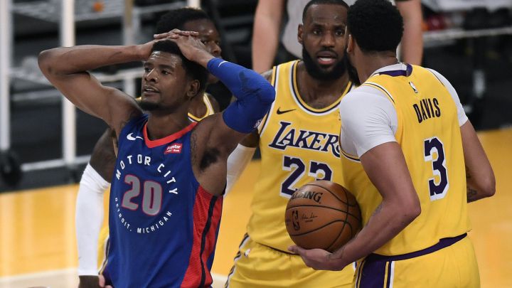 LeBron James evita un ridículo
