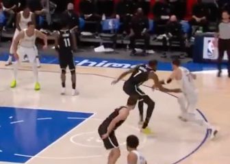 Doncic responde a los 2,26 metros de Durant con esta cesta