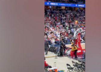 Lío con el público en la NBA: Fuerte frenada a un invasor
