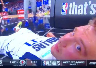 Doncic cae, la cámara lo enfoca y deja un gif