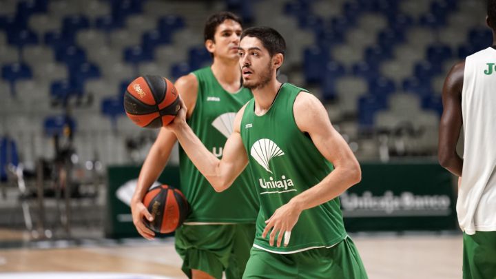 Katsikaris confirma que Edgar Vicedo se queda un mes en el Unicaja