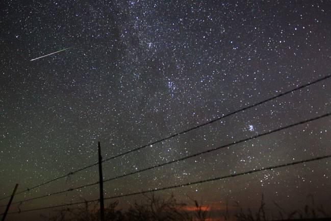 foto de lluvia de estrellas fugaces