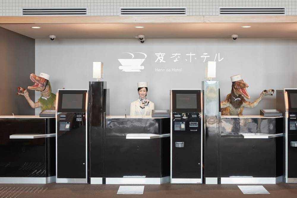 Ya puedes alojarte en este hotel llevado por robots en Tokyo Disney