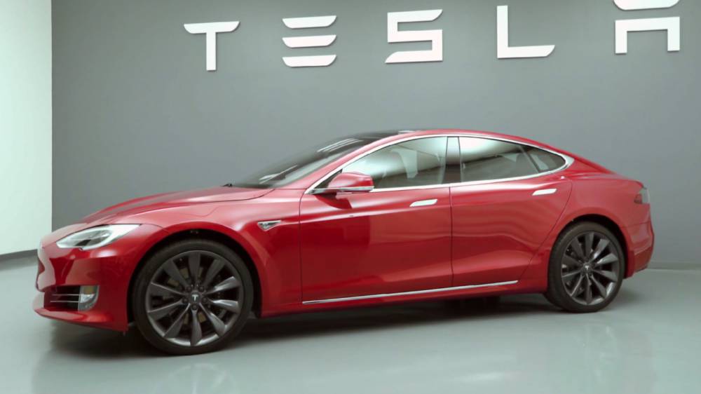La conducción inteligente de los Tesla ahora sale mas cara