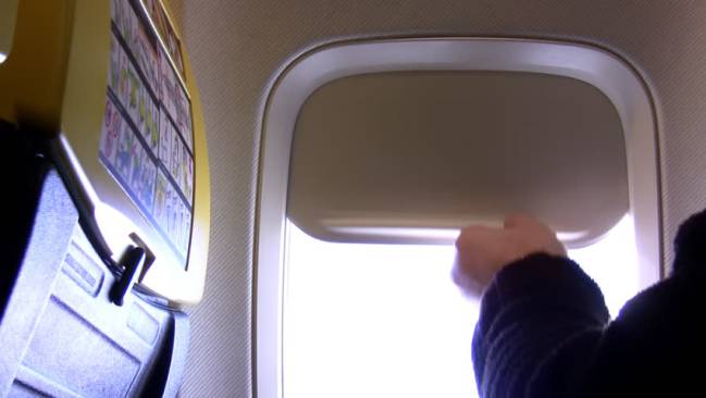 Motivo por el que las ventanillas de un avión están abiertas en el despegue y aterrizaje